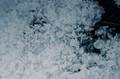 Schnee mit Eiskristallen