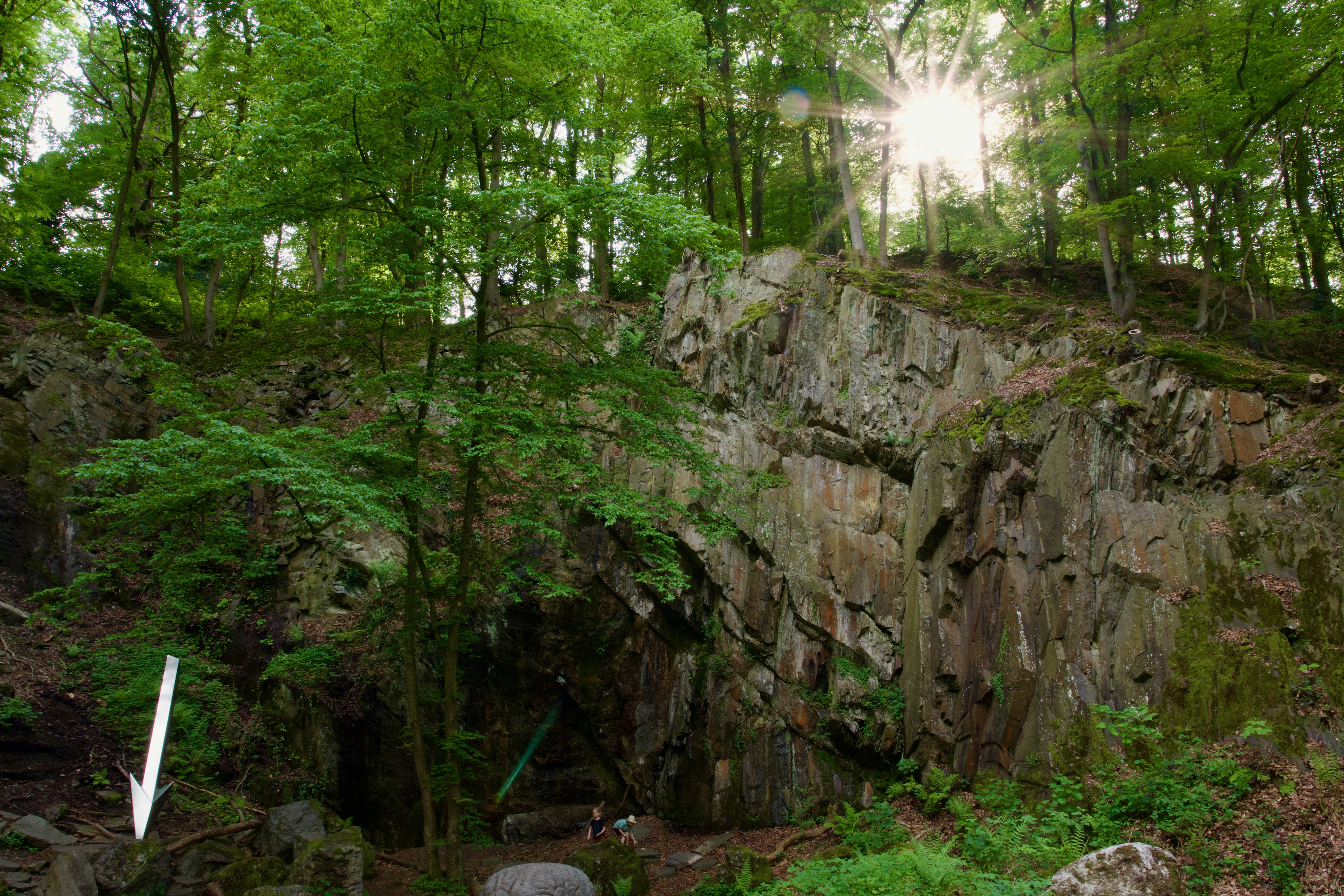 Arrow against the light in the Neandertal